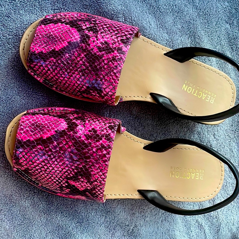 Kenneth Cole Reaction hot pink snake skin sandals